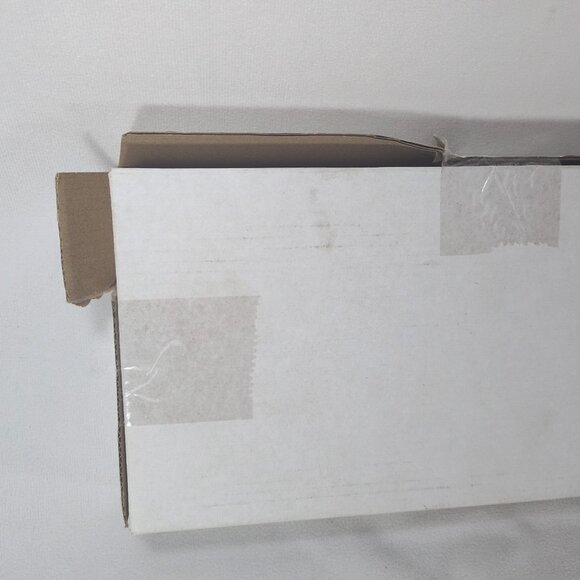 IKEA Chilistran Plant Stand Henrik Preutz White Metal 604.922.45 NEW 19.25x5.5" - Picture 8 of 8